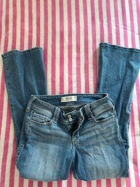 Hollister Women's Low rise flare Blue Denim Jeans cute floral back pockets